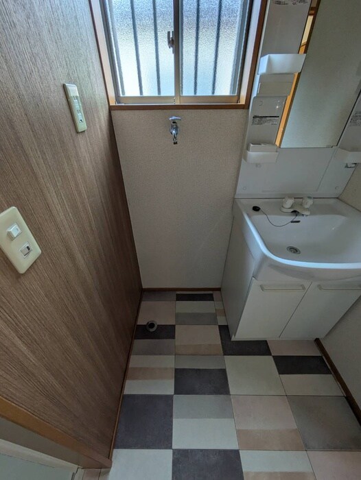 物件内観写真10　(洗濯機置場)