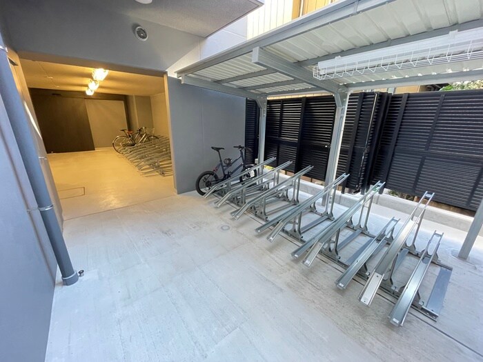 物件外観写真3　(駐輪場)