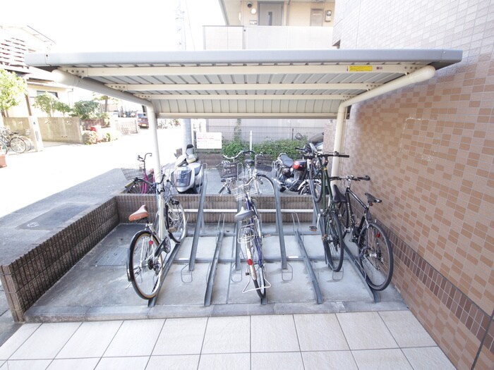 物件外観写真4　(駐輪場)