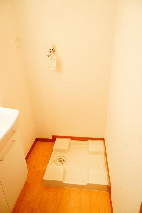 物件内観写真14　(洗濯機置場)