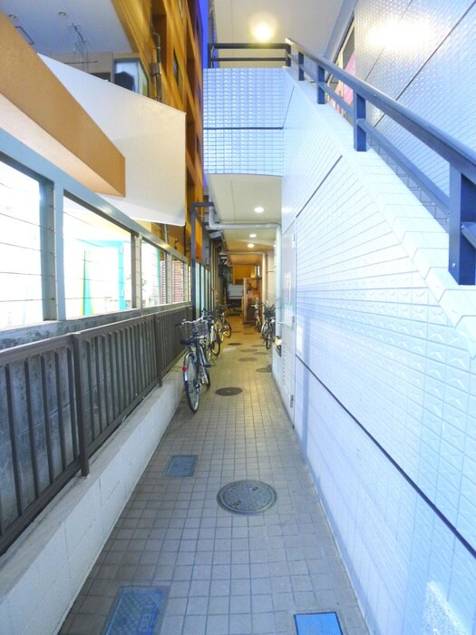 物件外観写真3　(エントランス部分)