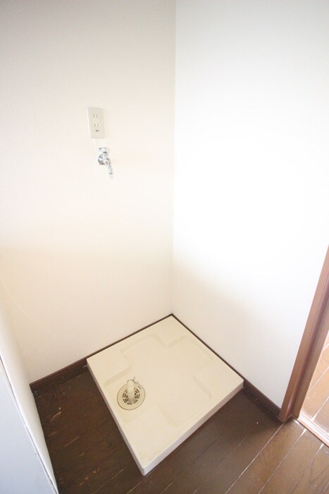 物件内観写真13　(洗濯機置場)