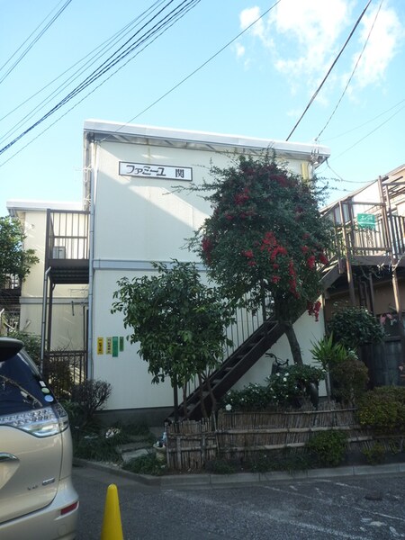 ファミ－ユ関外観写真