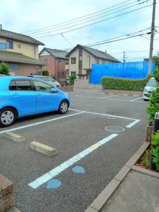 物件外観写真4　(駐車場)