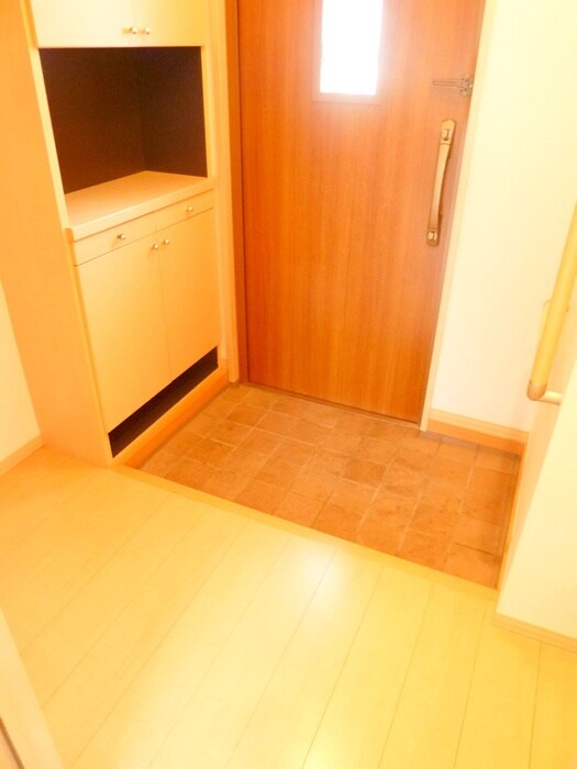 物件内観写真16　(玄関)