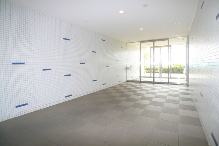 物件外観写真4　(エントランス部分)