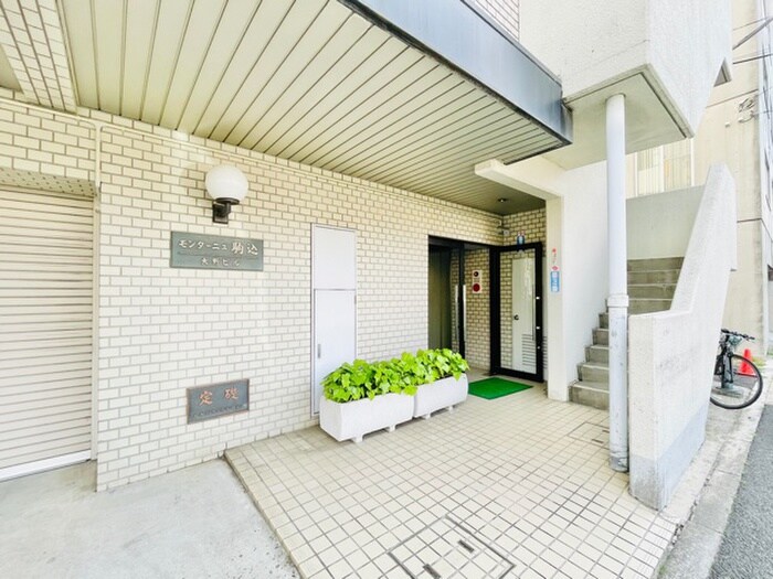 物件外観写真2　(エントランス部分)