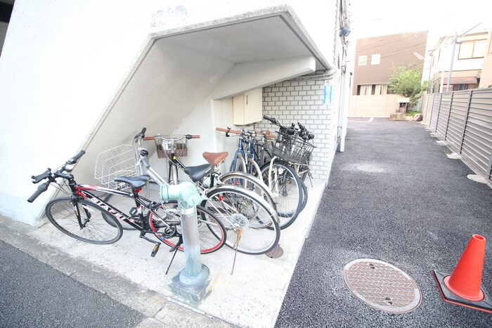 物件外観写真5　(駐輪場)