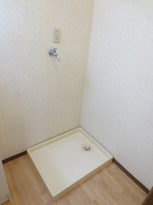 物件内観写真18　(洗濯機置場)