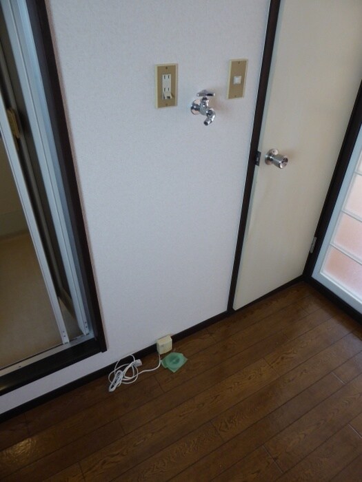 物件内観写真9　(洗濯機置場)