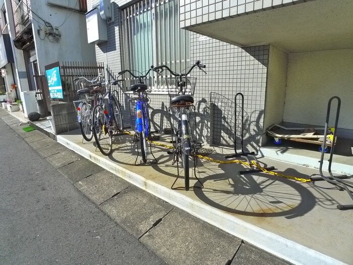 物件外観写真5　(駐輪場)