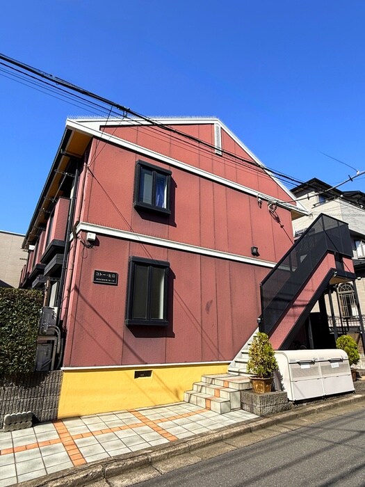 物件外観写真2　(エントランス部分)