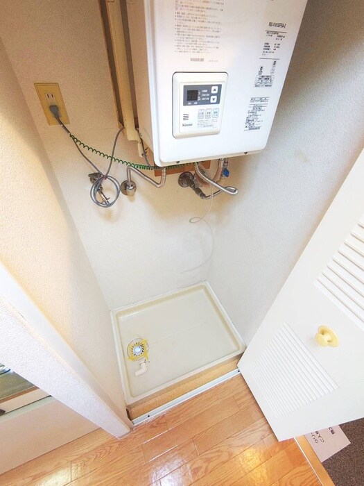 物件内観写真13　(洗濯機置場)