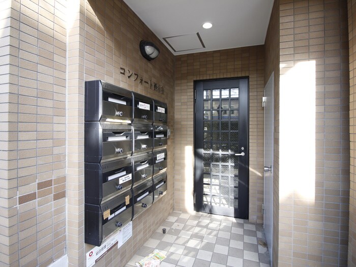 物件外観写真4　(エントランス部分)