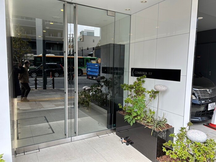 物件外観写真4　(エントランス部分)