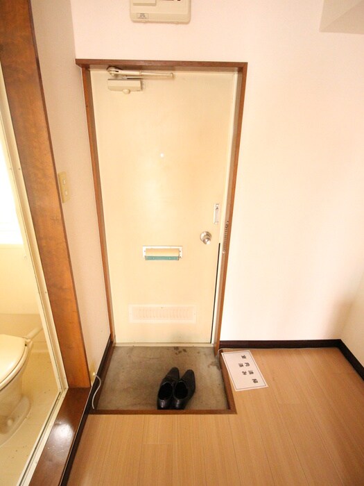 物件内観写真7　(玄関)
