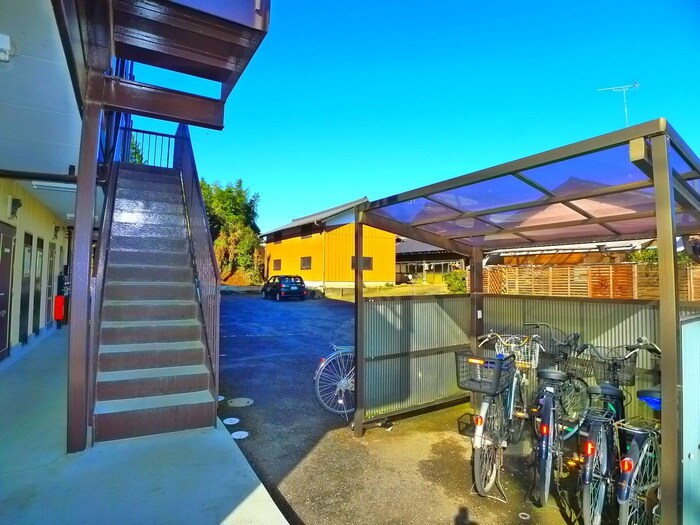 物件外観写真5　(駐輪場)