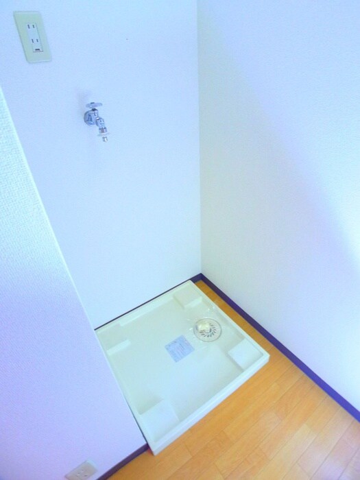 物件内観写真14　(洗濯機置場)