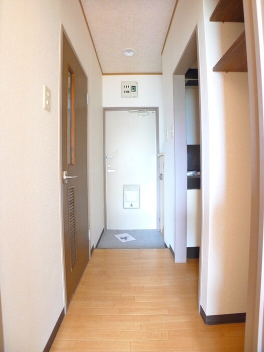 物件内観写真15　(玄関)