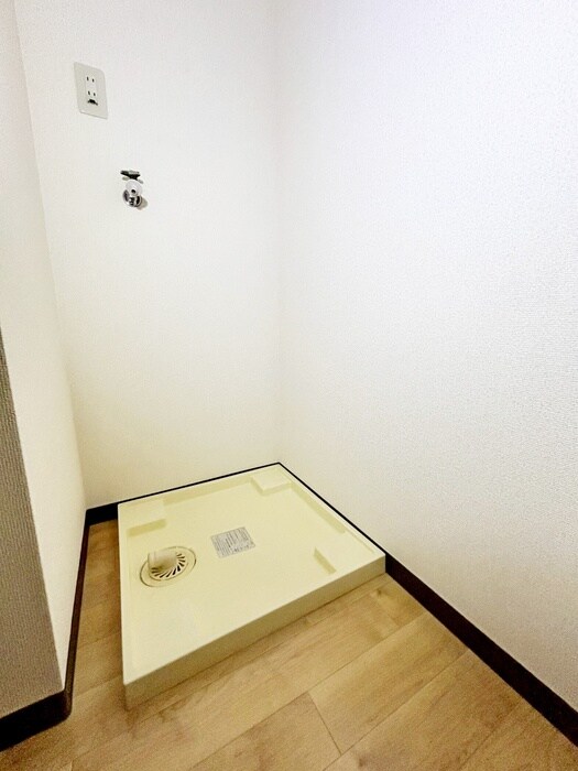 物件内観写真16　(洗濯機置場)