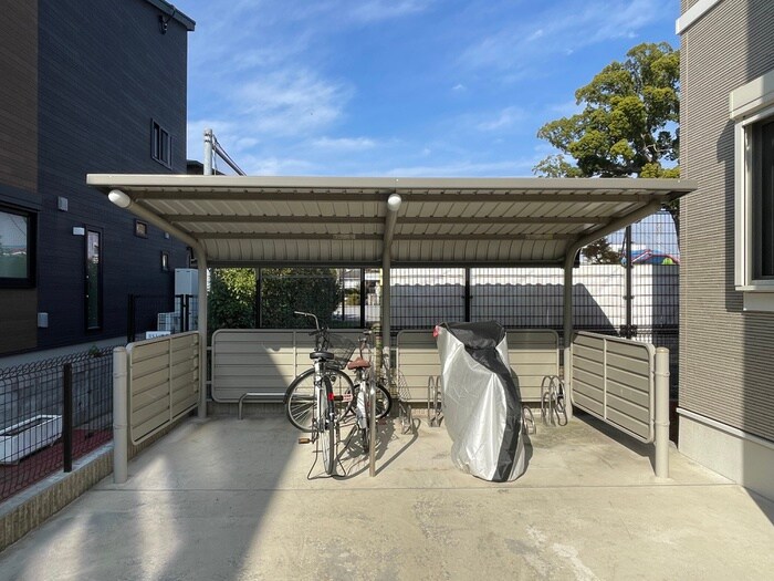 物件外観写真3　(駐輪場)