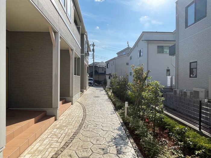 物件外観写真6　(エントランス部分)