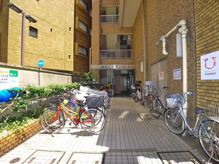 物件外観写真4　(エントランス部分)