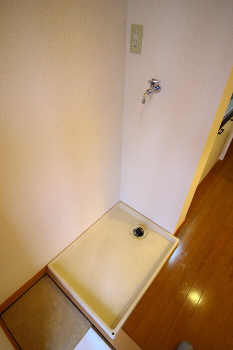 物件内観写真10　(洗濯機置場)