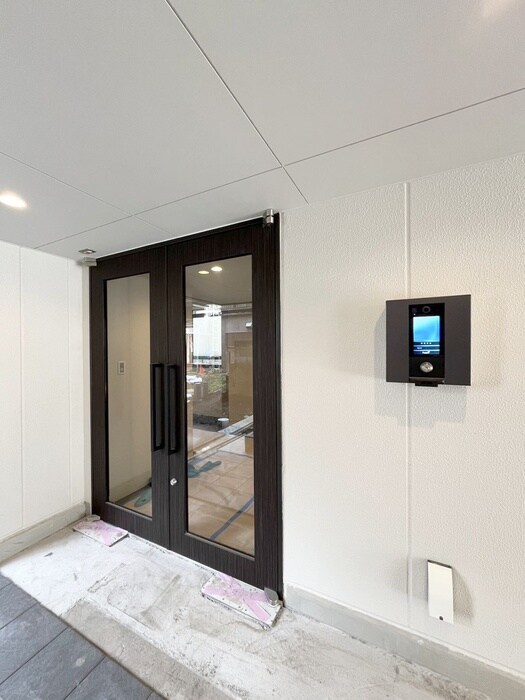 物件外観写真6　(エントランス部分)