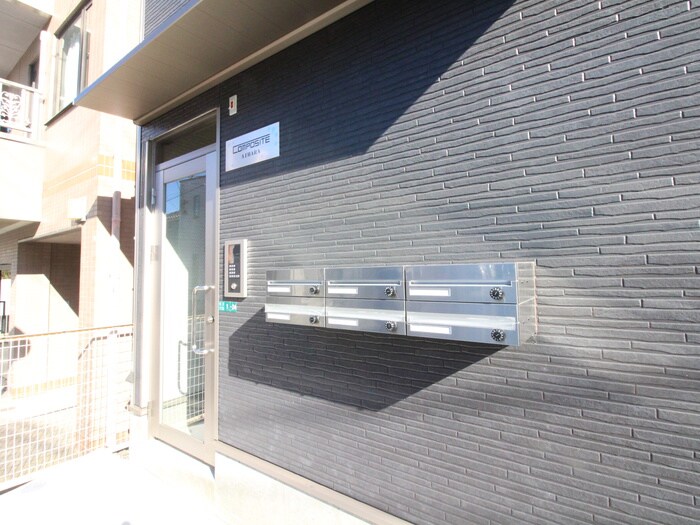 物件外観写真4　(エントランス部分)