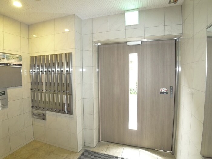 物件外観写真4　(エントランス部分)