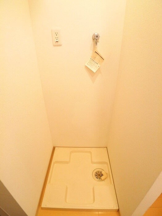 物件内観写真12　(洗濯機置場)