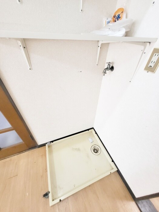 物件内観写真14　(洗濯機置場)