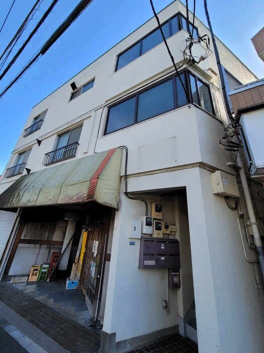 物件外観写真3　(エントランス部分)