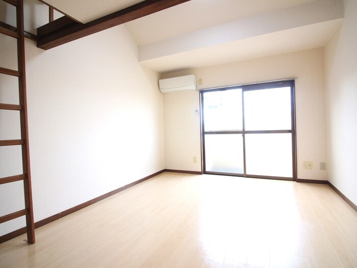 物件内観写真9　(室内からの展望)