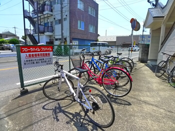 物件外観写真4　(駐輪場)