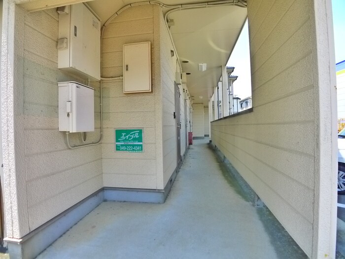 物件外観写真6　(エントランス部分)