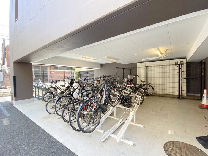 物件外観写真3　(駐輪場)
