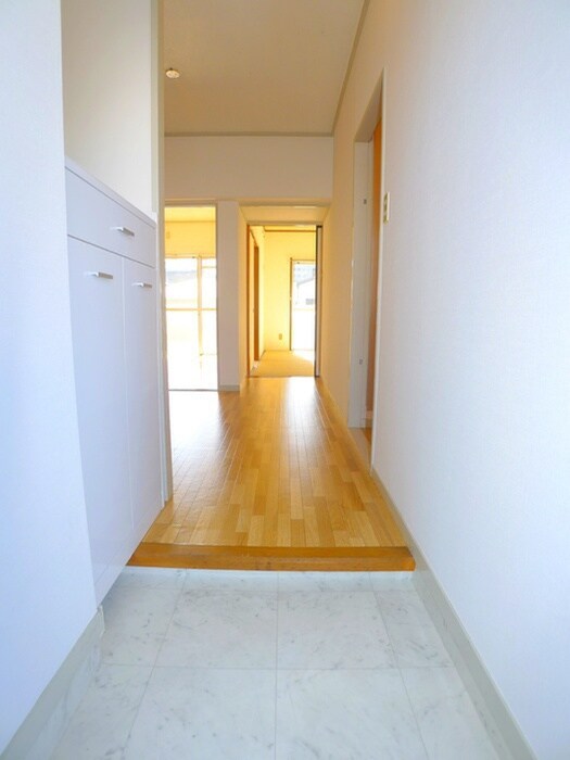 物件内観写真12　(玄関)