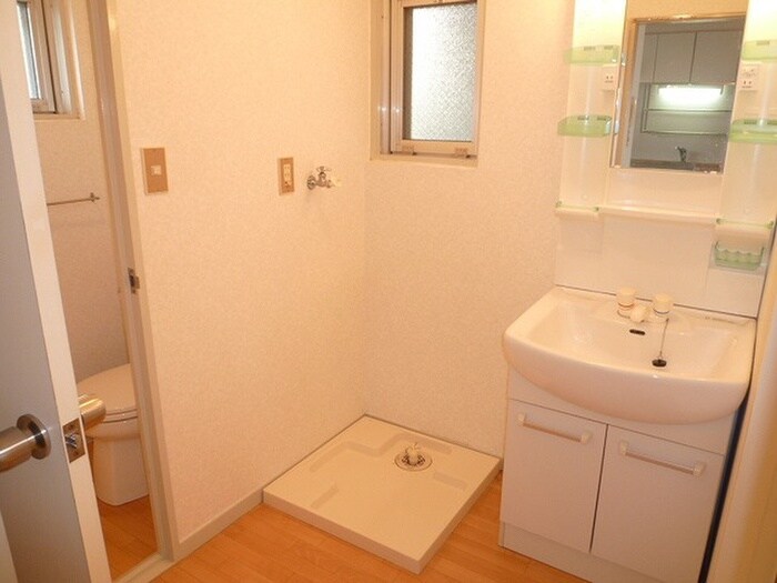 物件内観写真15　(洗濯機置場)