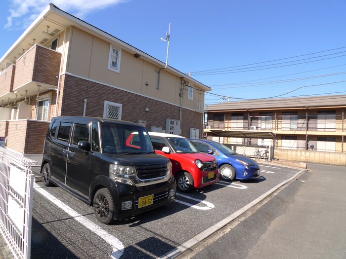 物件外観写真2　(駐車場)