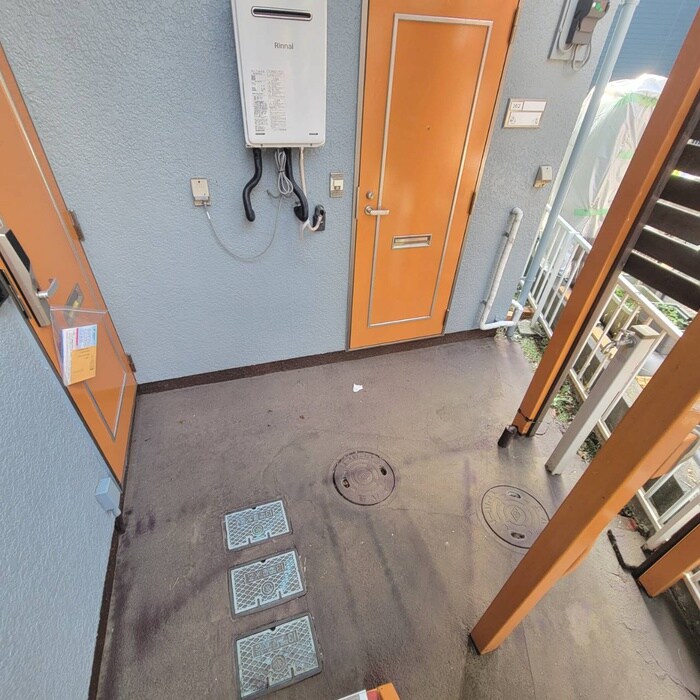 物件外観写真3　(エントランス部分)