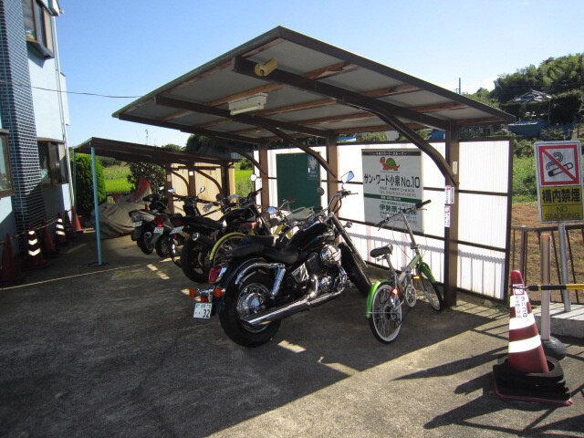 物件外観写真3　(駐輪場)