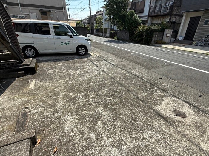 物件外観写真4　(駐車場)