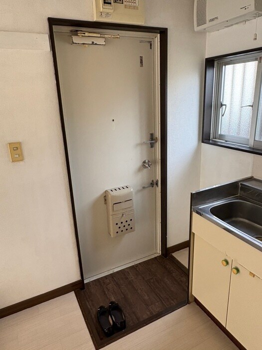 物件内観写真13　(玄関)