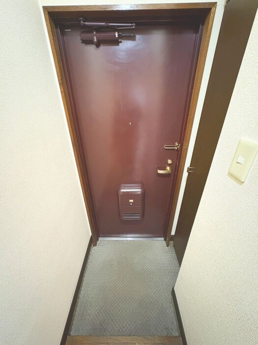 物件内観写真12　(玄関)