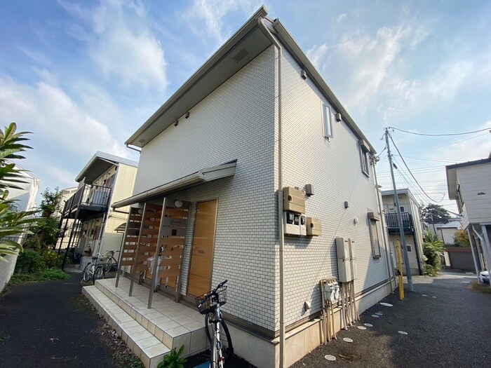 物件外観写真4　(エントランス部分)