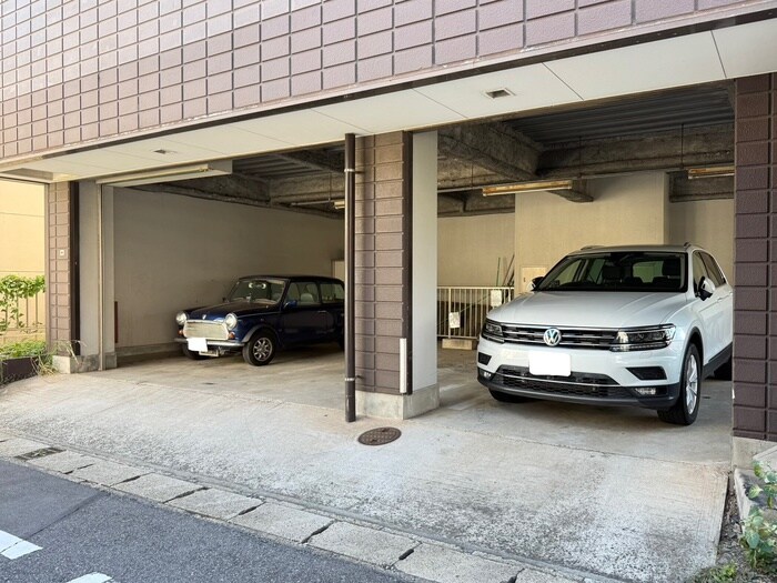 物件外観写真4　(駐車場)