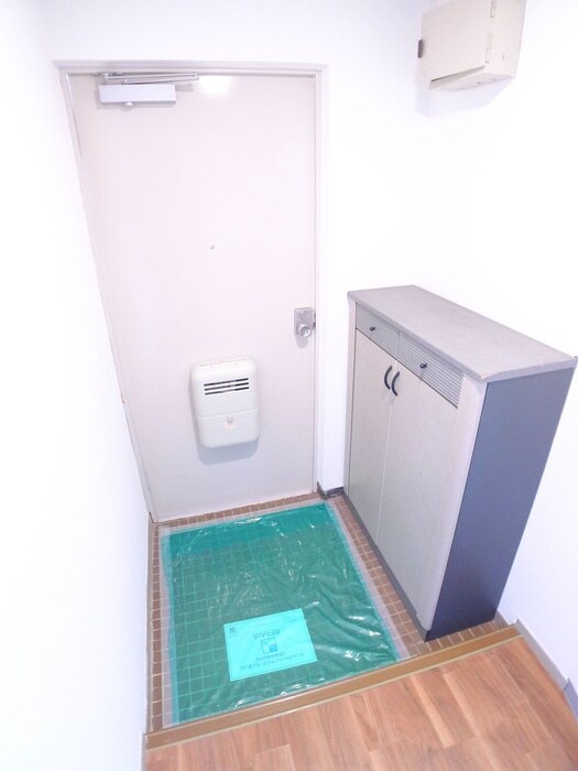 物件内観写真16　(玄関)