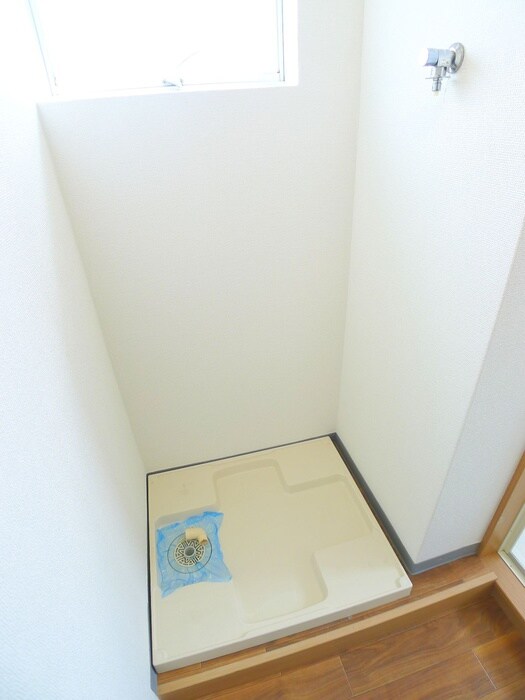 物件内観写真18　(洗濯機置場)